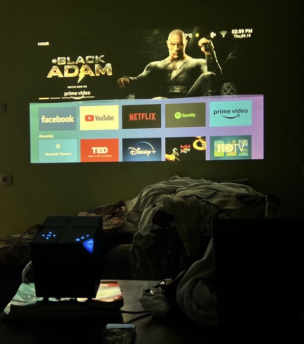 Проектор и статив Хама, 190 лв. за двете