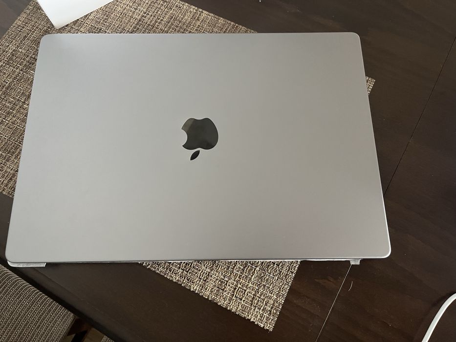 Apple MacBook Pro 16″ M1 Max / 32GB / 1TB SSD