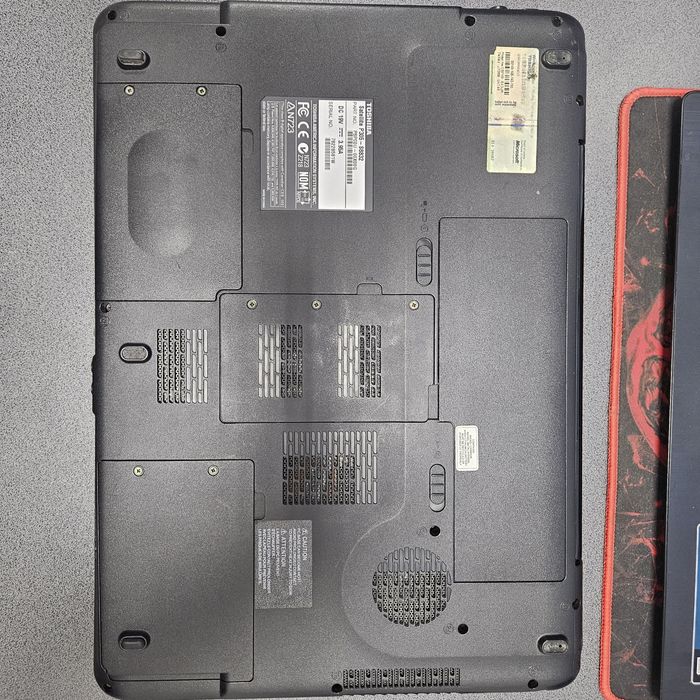 Laptop thosiba satellite