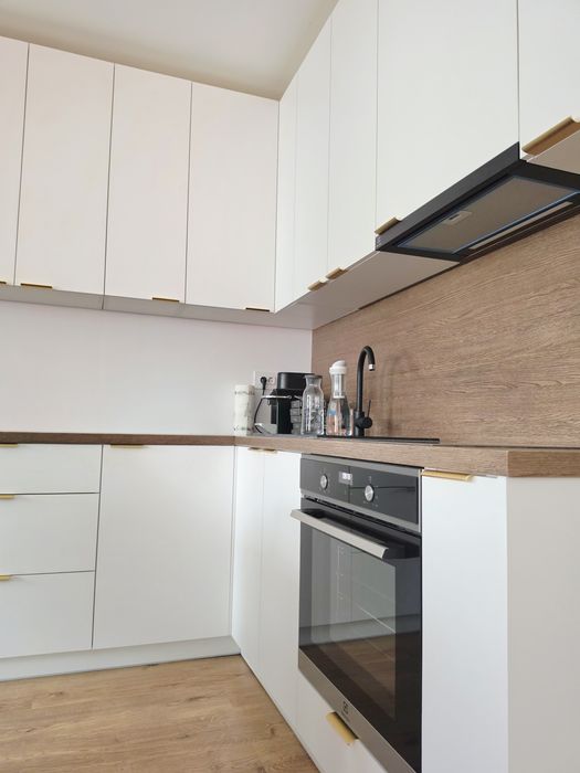 Apartament 2 camere, complet mobilat si utilat (suprafata utila 74 m²), 2 balcoane + spatiu suplimentar 6 m² (birou si dressing/spatiu de depozitare)