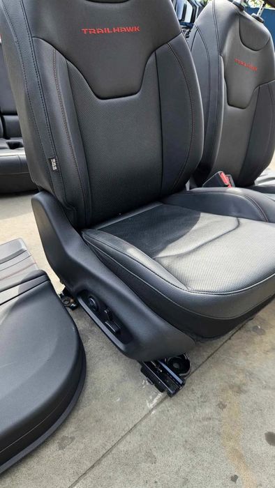 Interior trailhawk full electric jeep compass 2 facelift dupa 2020