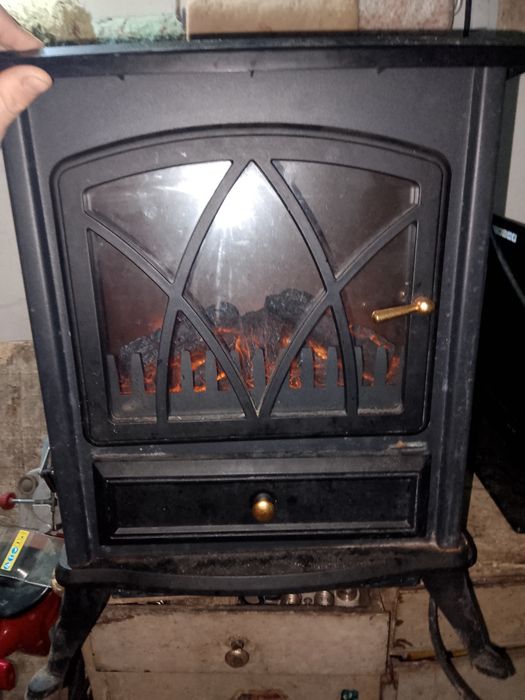 продавам камина  на ток   работеща