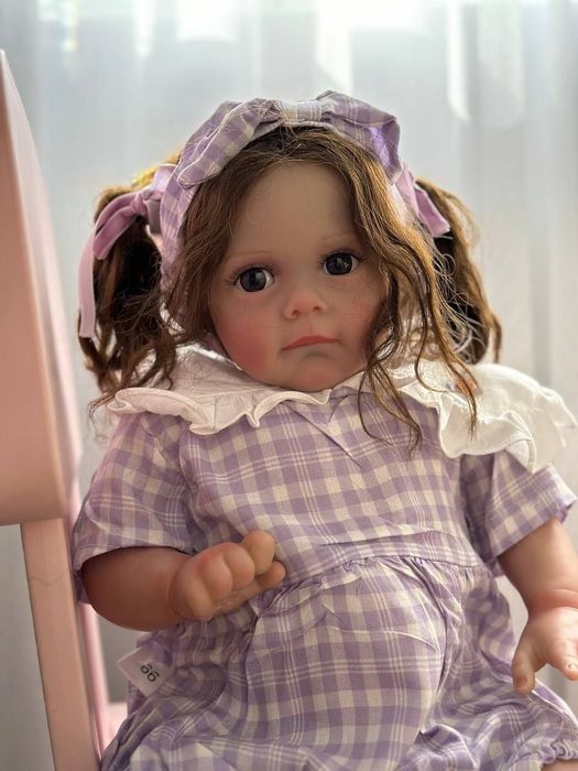 Кукла Redorn "Элизабет" – воплощение элегантности и утонченности