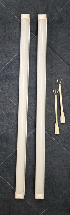 Продаются две лампы новые 60см. По 20000 каждая.