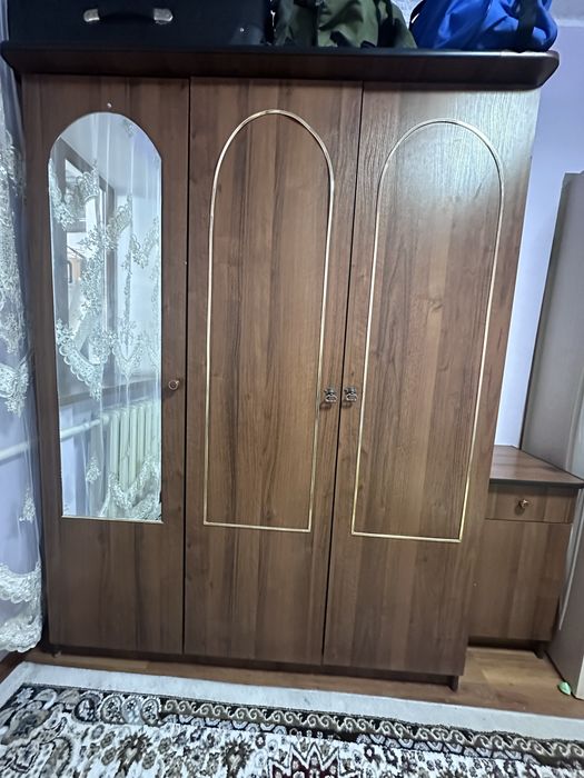 Продам шифонер с тумбочками