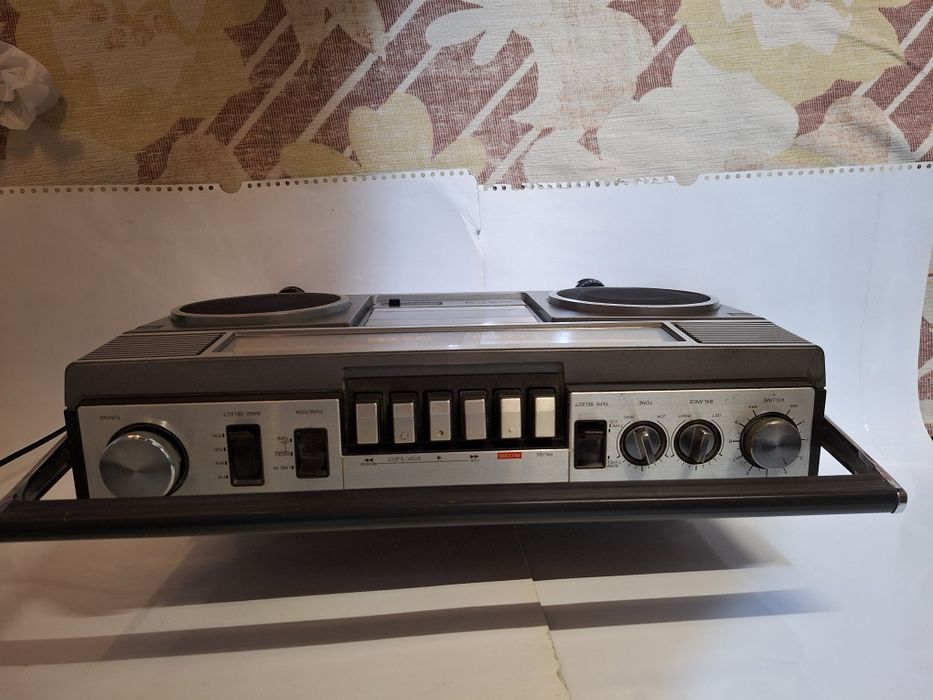 Радиокасетофон  "SONY CFS - 65S".