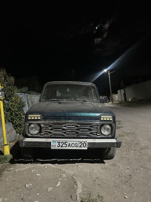 Продам бампер фары решетка нива
