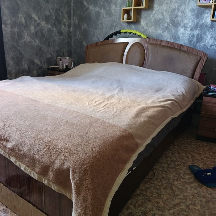 Продаётся кровать с матрасом