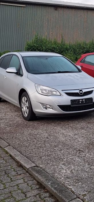 Opel Astra J 2011