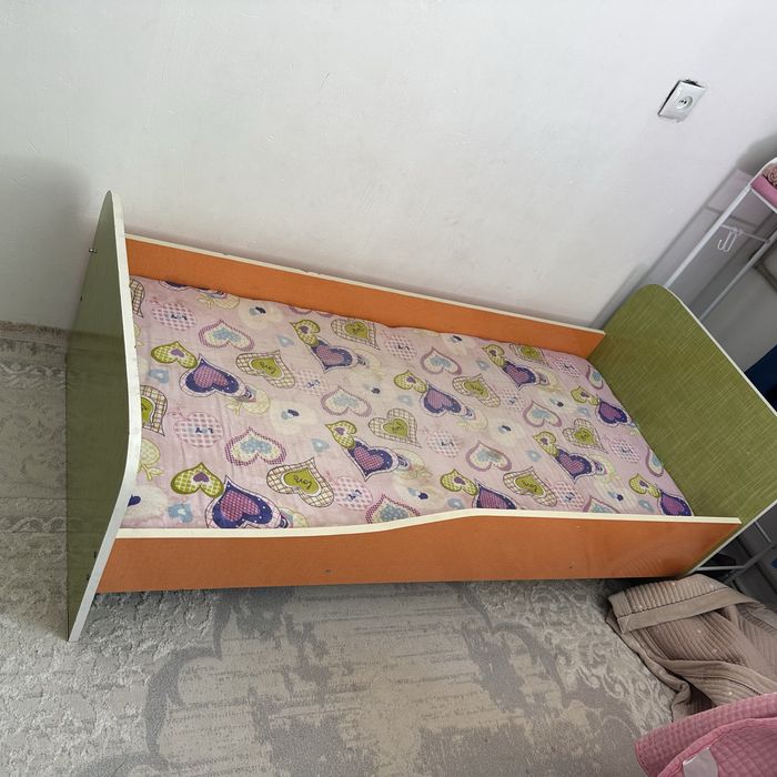 Детский кровать.