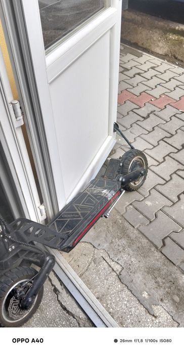 Vând trotineta electrica Hugo aproape noua