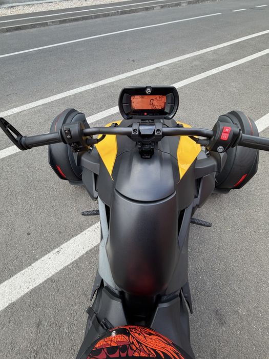 Can am  Ryker 900 /1500 km /garantie !