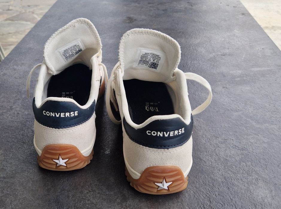Adidași Converse All Star.