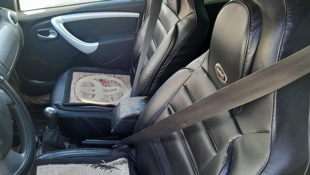 Продам ларгус и уазик