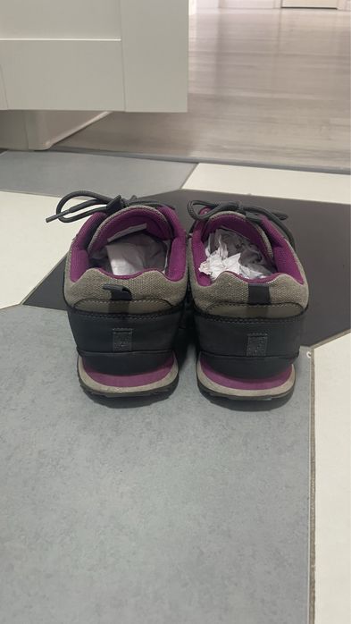 Кроссовки женские 37