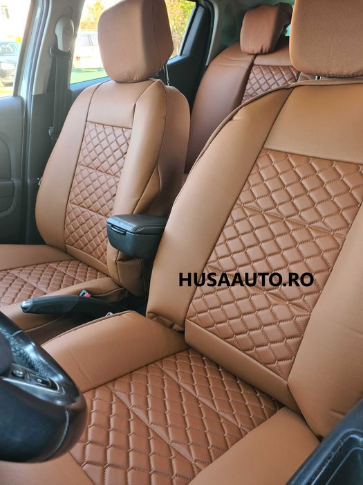 Model JT , Set husa auto,piele ecologica ,insertii diverse culori.