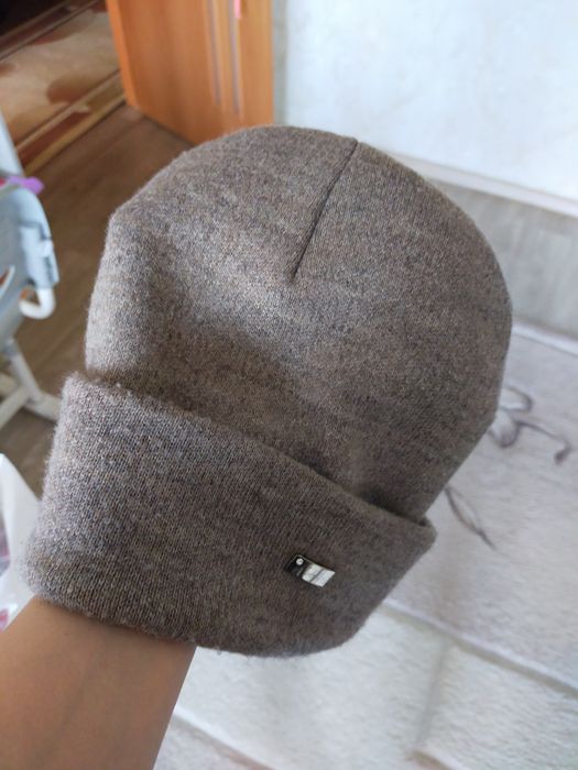 Продам шапку женскую