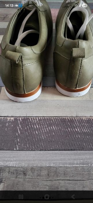 Vând pantofi sport