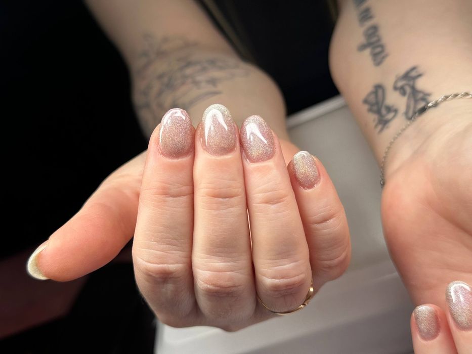 Нужны модели на маникюр