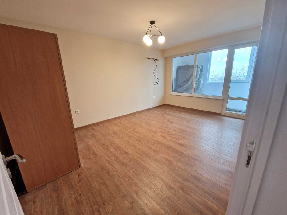 Продава се Четиристаен апартамент в Варна, Левски - 96 кв.м за 1131 €/кв.м - Снимка #2