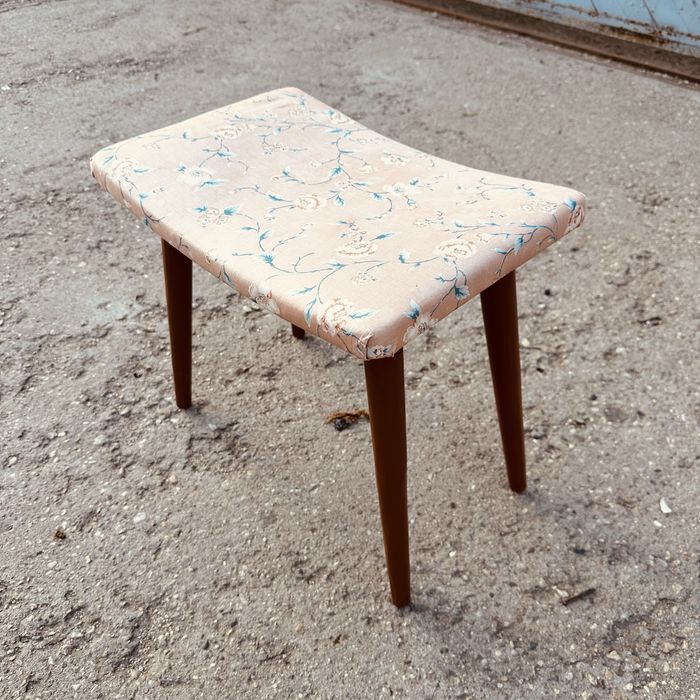 Винтидж шведска табуретка – Mid-Century Modern (50–60-те)