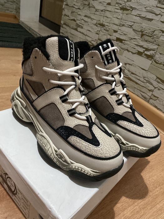 Новые классные ботинки