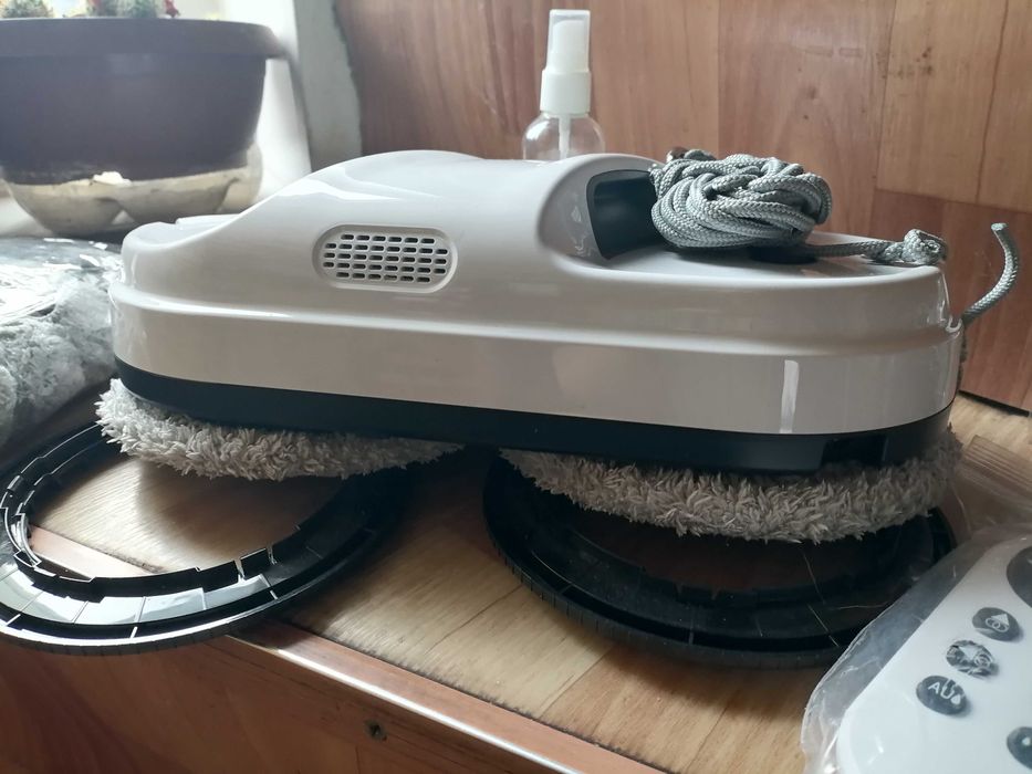 Робот - мойщик окон