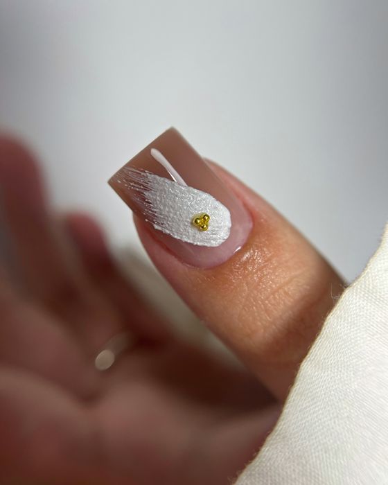 • Unghii cu gel / Ojă semi-permanentă