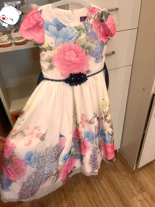 Нарядное платье на 8-10 лет