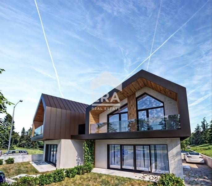 Двуетажна новострояща се къща за продажба, с гараж и двор, в горната ч