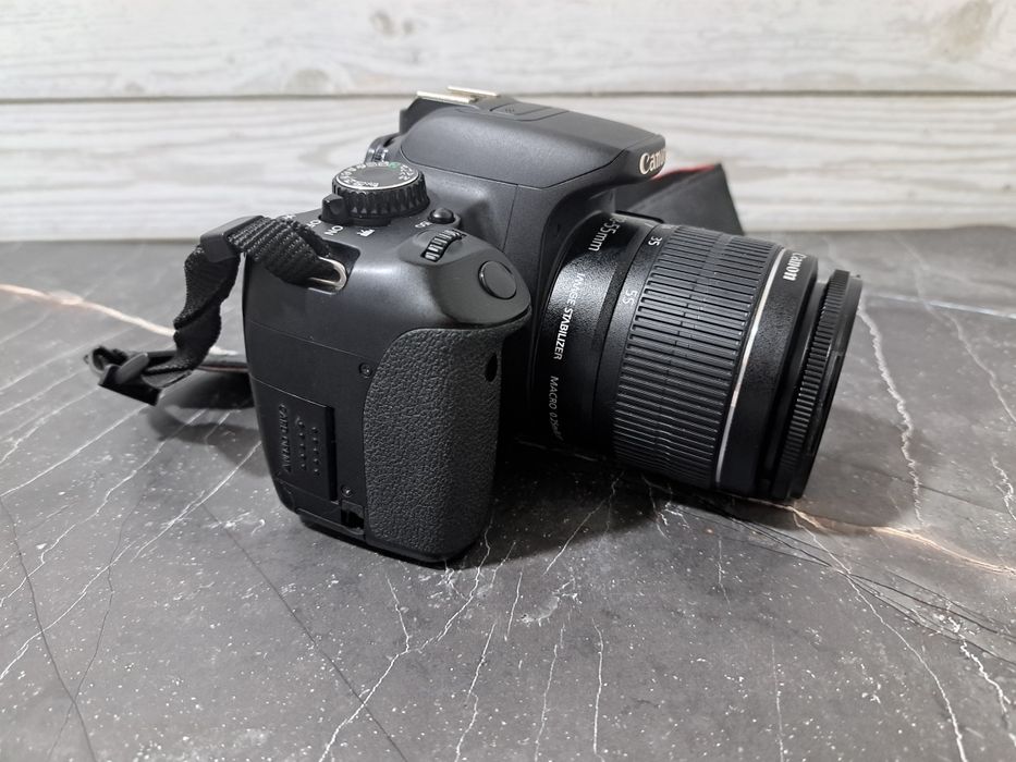 Продам фотоаппарат Canon EOS 650D  (идеал)