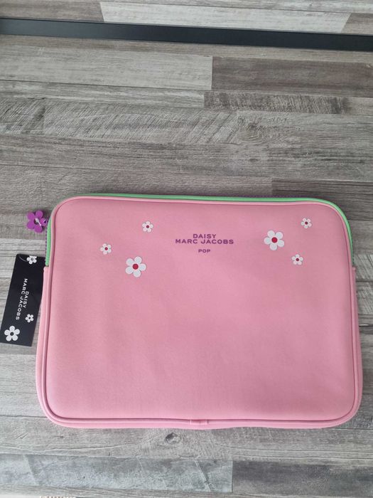 Чисто нов калъф за лаптоп Marc Jacobs Daisy Pop – Лимитиран модел