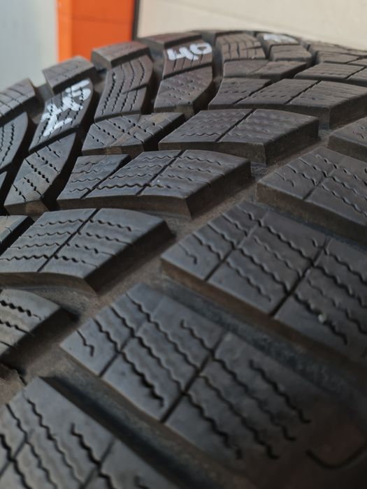 Зимни гуми 4 броя GOODYEAR UltraGrip 245 40 R19 дот 4319