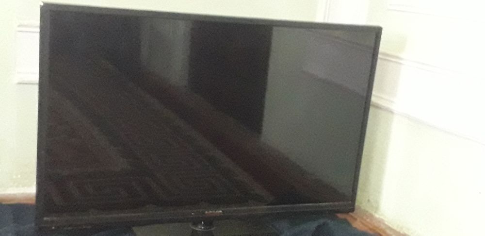 TELEVIZOR  43 ROISON zapchastga