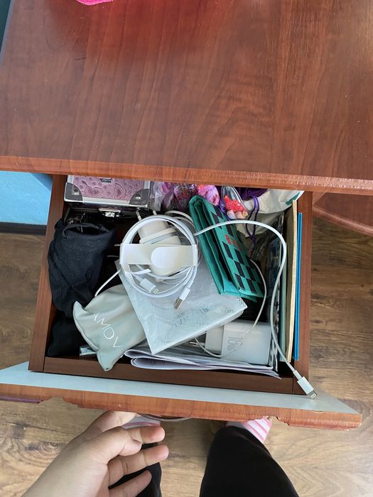 Продается тумба с зеркалом