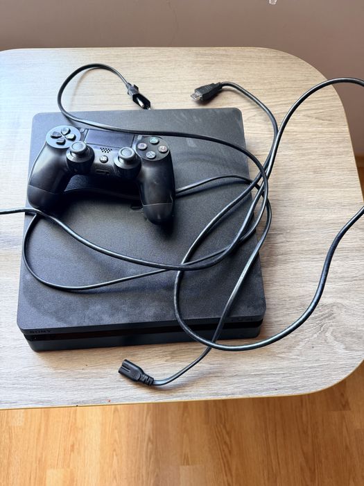 Продава се Play station 4slim