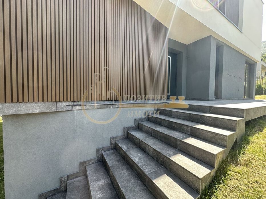 Къща в София- площ 280 цена 590000