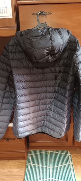 Продавам чисто ново пролетно яке 2ХЛ  с преливащ  цвят  сиво  и черно