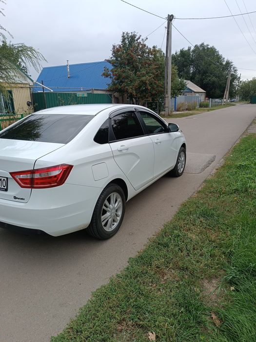 Срочно Продам Ладу Весту.