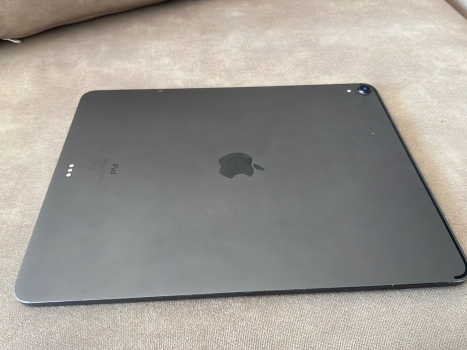 Vând iPad Pro 2018 (Wi-Fi), 64 GB, împreună cu Apple Pencil 2