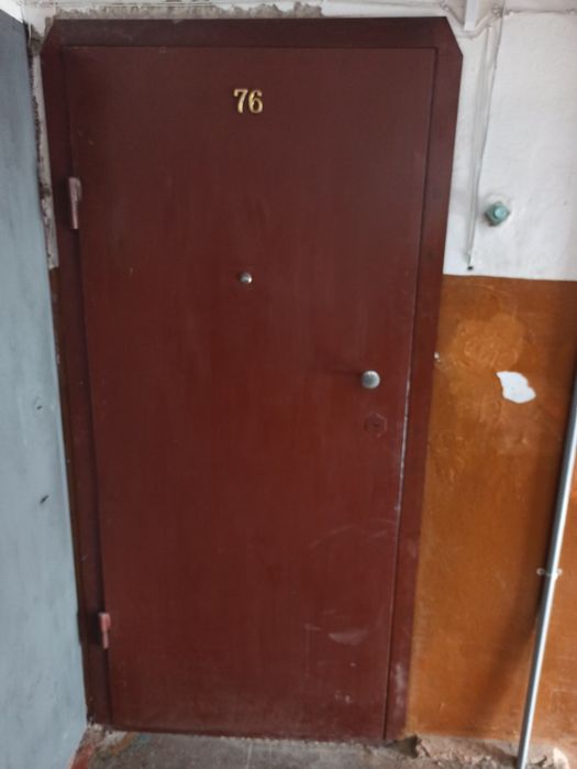 Продам железную дверь б/у