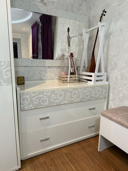 Срочно! Продаю спальный гарнитур