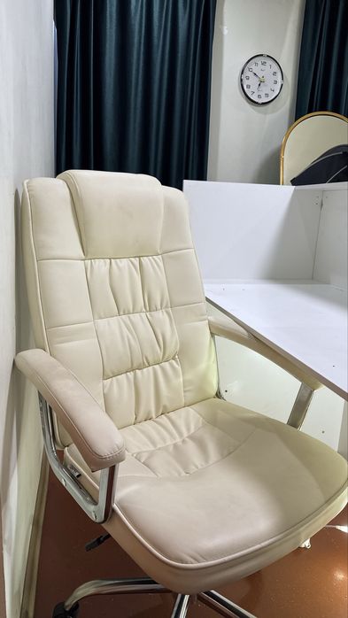 Reception, stol dlya kassi