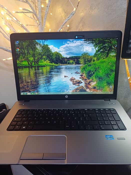 Laptop. Hp i3 17.3 metalic