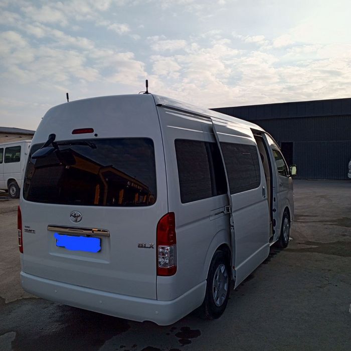 Toyota Hiace sotiladi