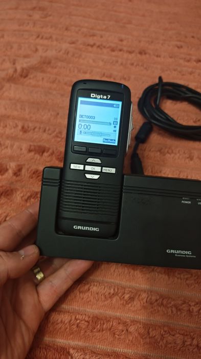 Reportofon profesional Grundig Digta 7 + stație – Made in Germany