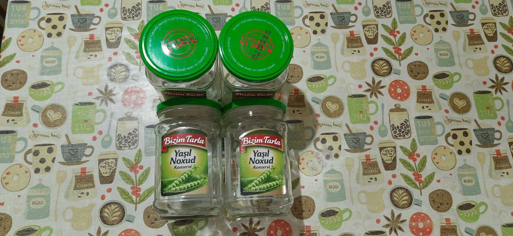 Продаются банки стеклянные квадратные из-под зелёного горошка.