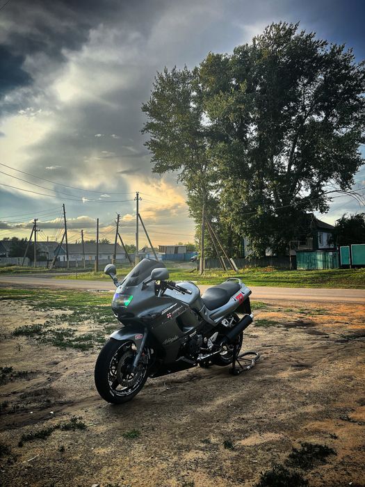 Kawasaki zzr 400