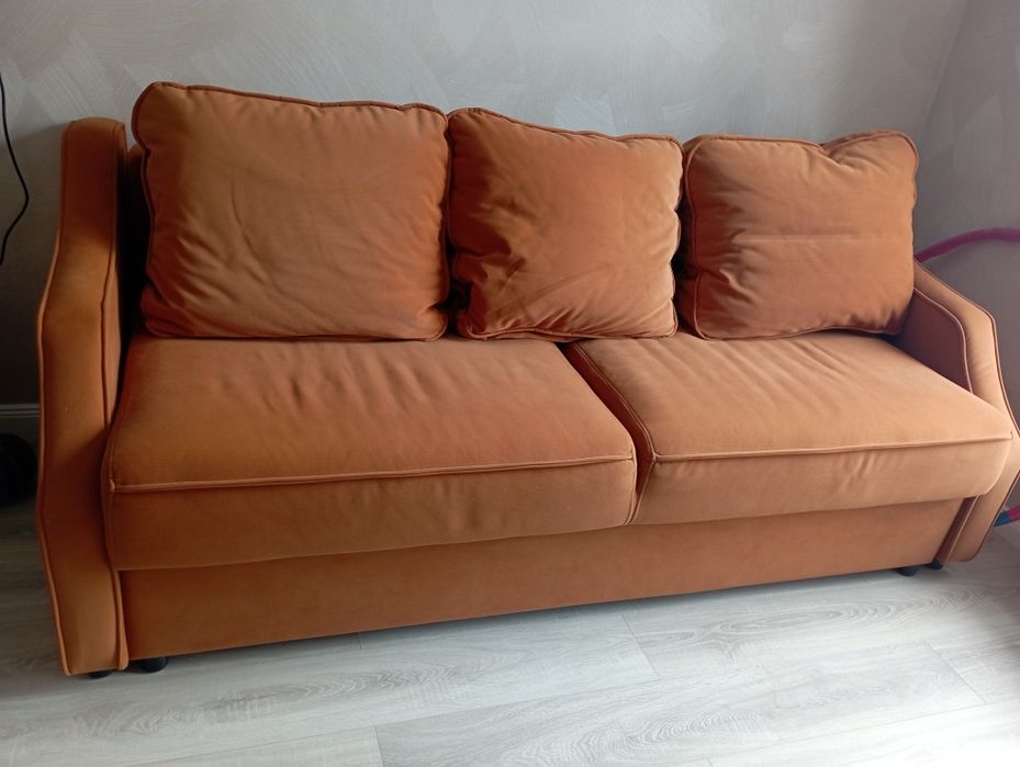 Диван трехместный