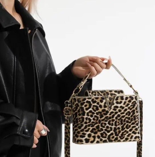 Geanta mini animal print, logo metalic, saculet, etichetă